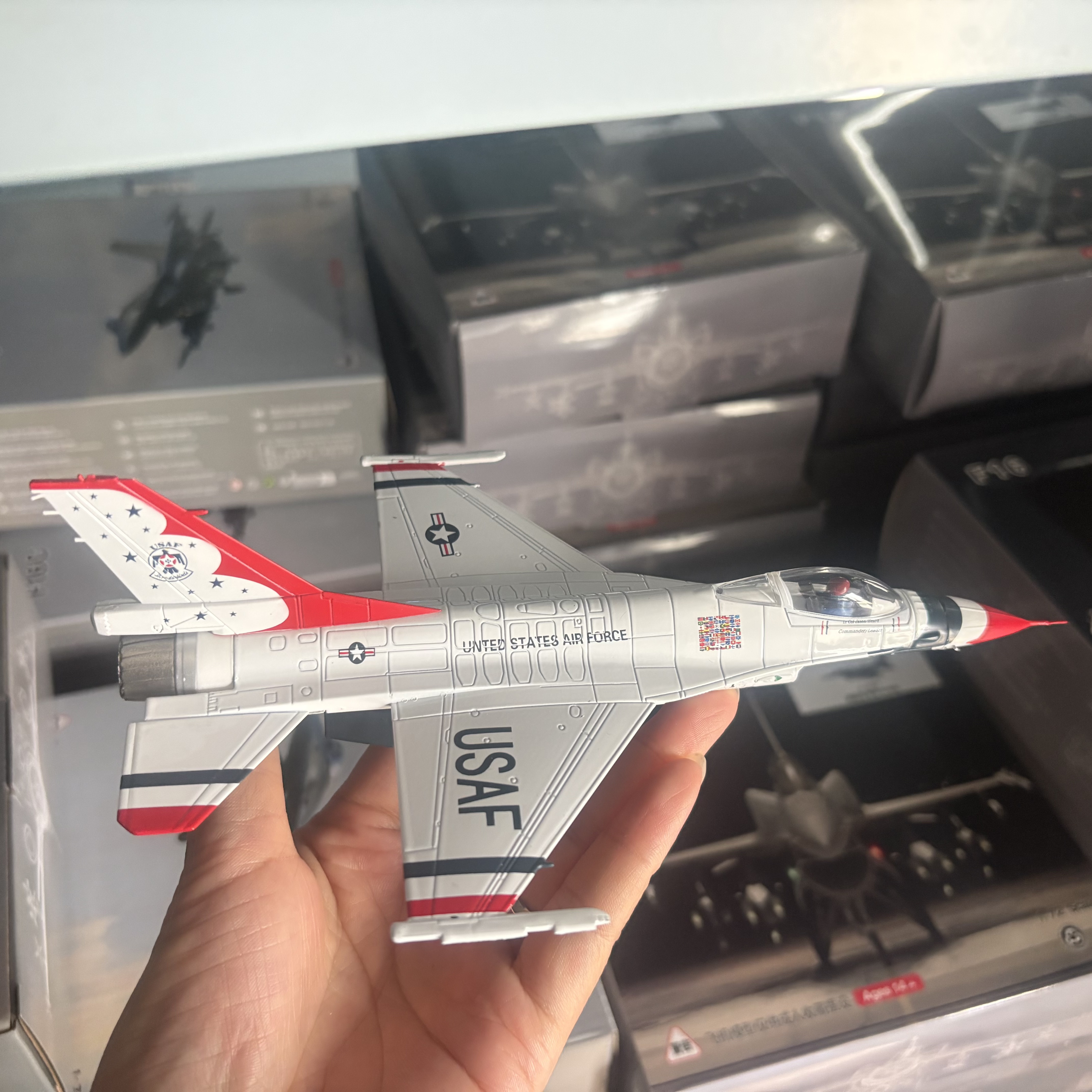 Model Kit F16 - 1/72 Scale U.S. Air Force F-16C