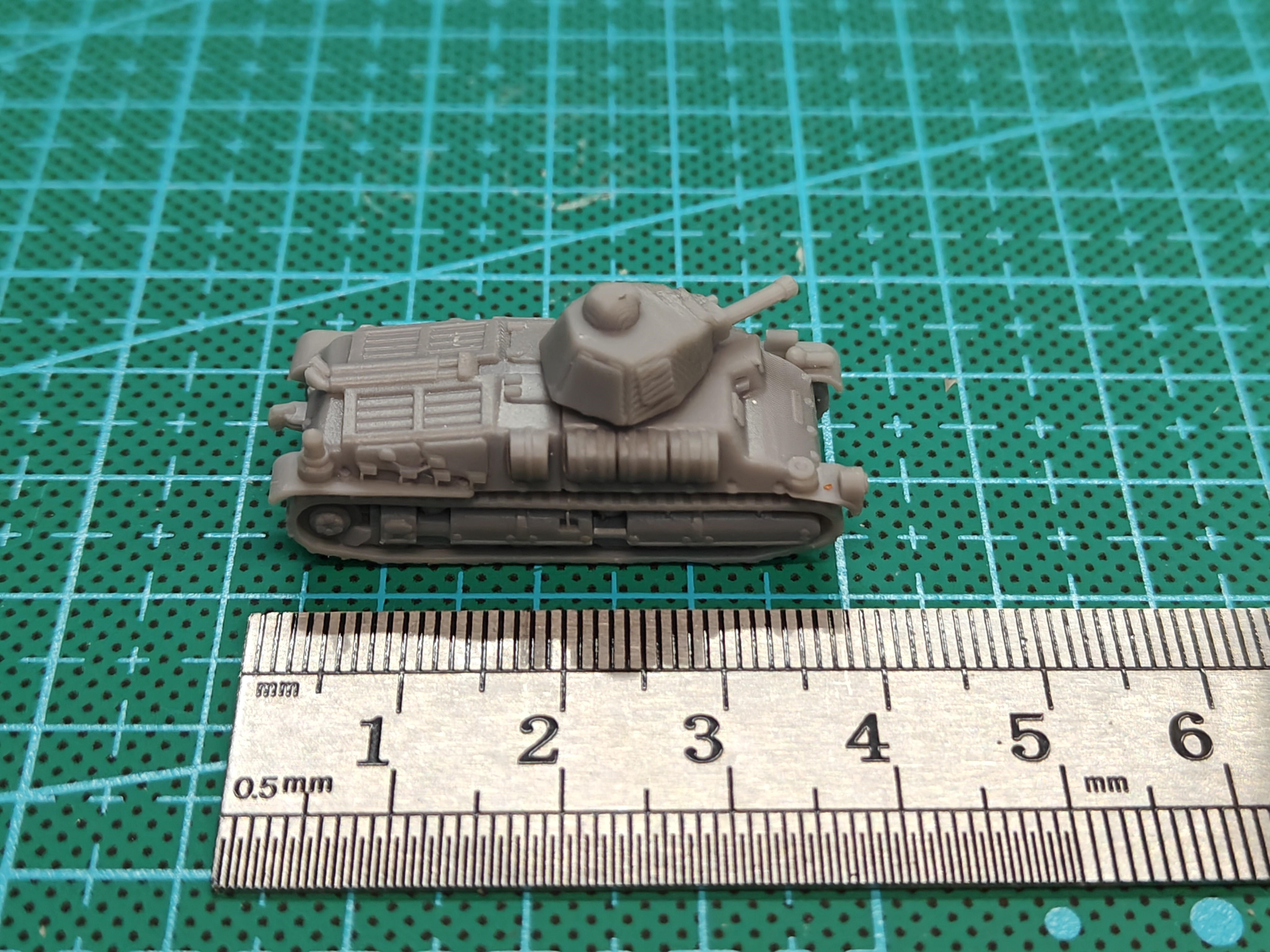 Model Kit Entry Grade - 1/144 Scale Somua s35 Tank MODEL