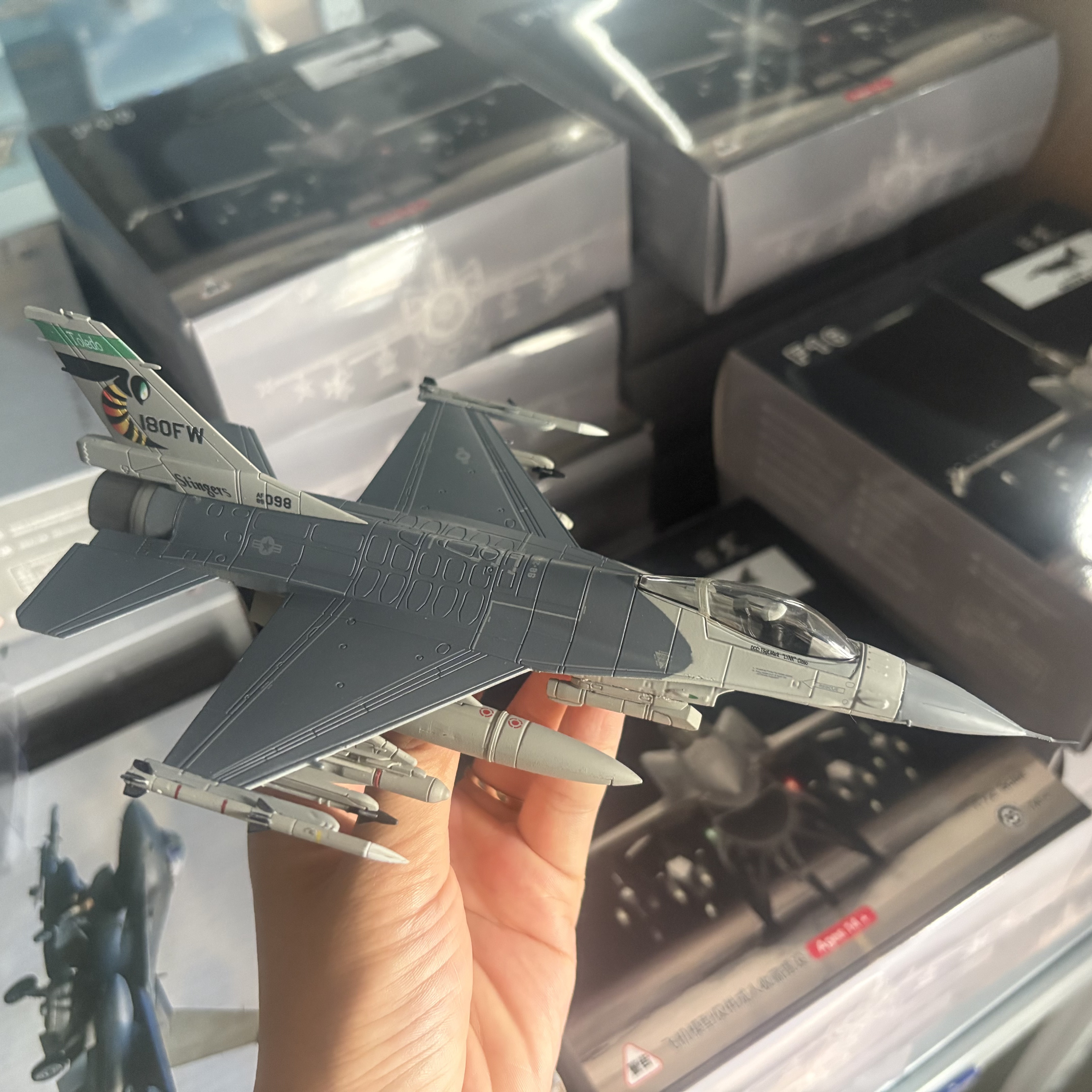 1/72 Scale U.S. Air Force F-16 - Model Kit F16 avis et prix